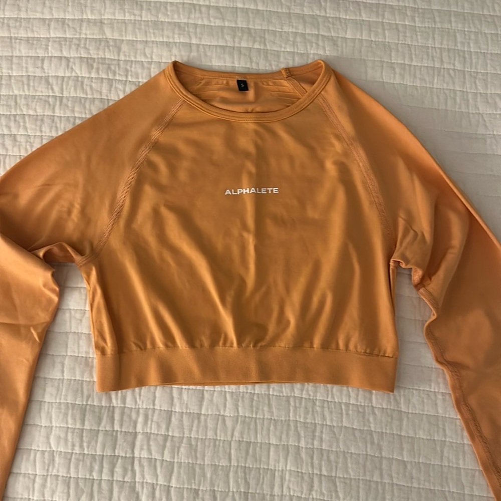Alphalete cropped long sleeve workout top